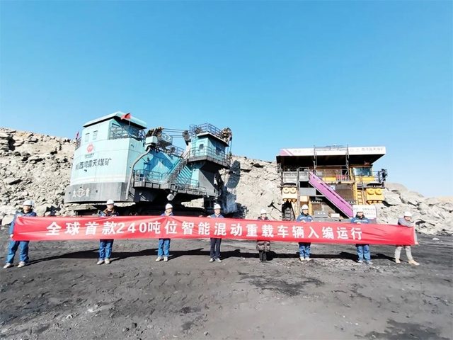 全球首款240吨智能混动矿车正式投运,引领矿山运输新变革-辰飞雨效擎动力机械(图1) 全球首款240吨智能混动矿车正式投运,引领矿山运输新变革-辰飞雨效擎动力机械(图1)