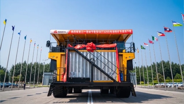 三一推出300吨级混动电动轮矿车，新能源矿山设备实现技术突破-效擎动力机械有限公司(图1)