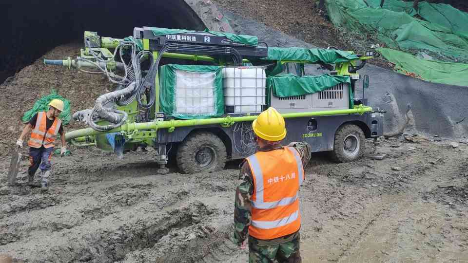 先锋湿喷机高效助力世纪工程建设-效擎动力机械有限公司(图3)