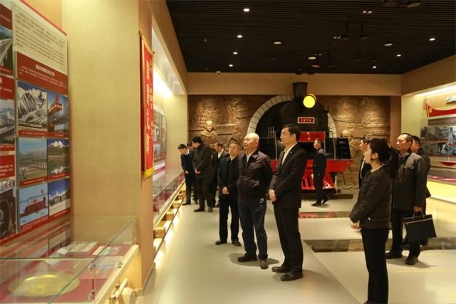 中国建材中国中铁深化战略合作 共谋高质量发展-效擎动力机械有限公司(图3)