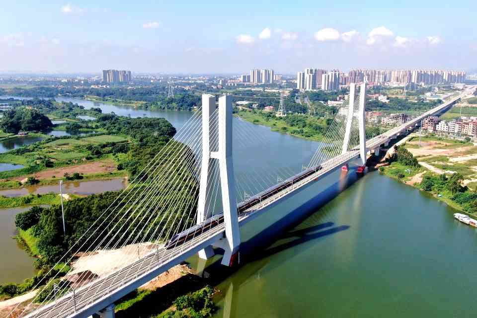 广汕高铁技术突破助力区域经济一体化-辰飞雨效擎动力机械(图1)